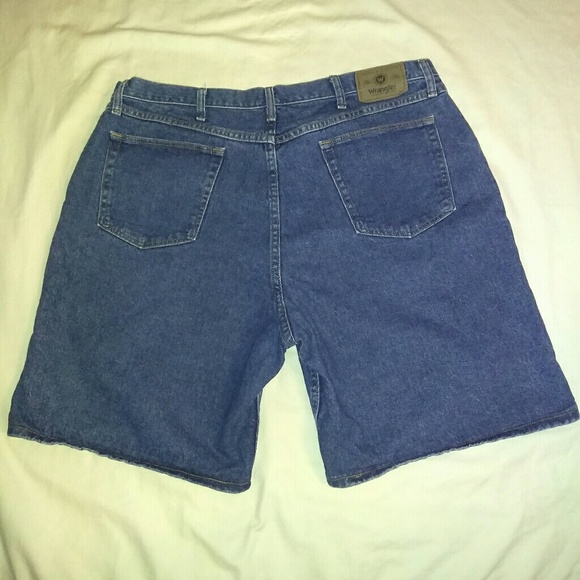 Wrangler Relaxed Fit 5 Pocket Denim Shorts - Picture 2 of 4